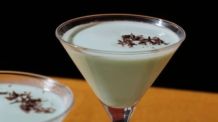 Grasshopper Cocktail mit Schokoraspeln