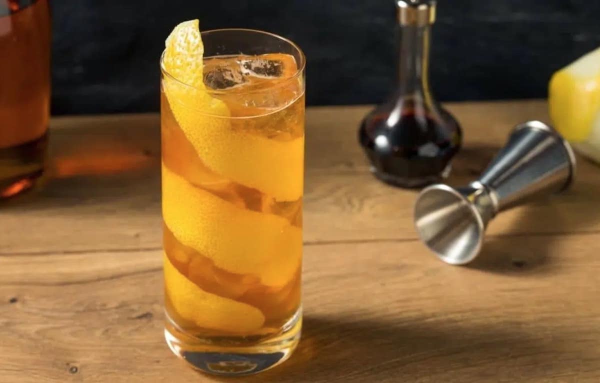 Horse's Neck Cocktail with a kick