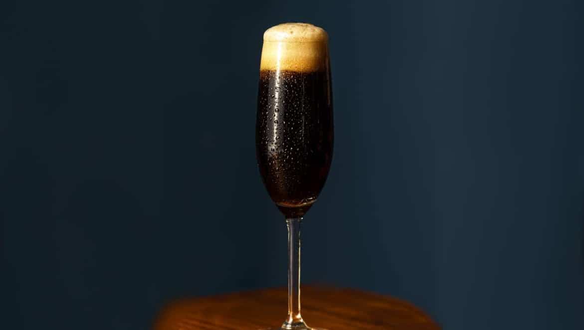 Black Velvet Drink in Sektglas