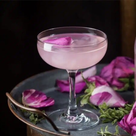Cocktails mit Rosenwasser